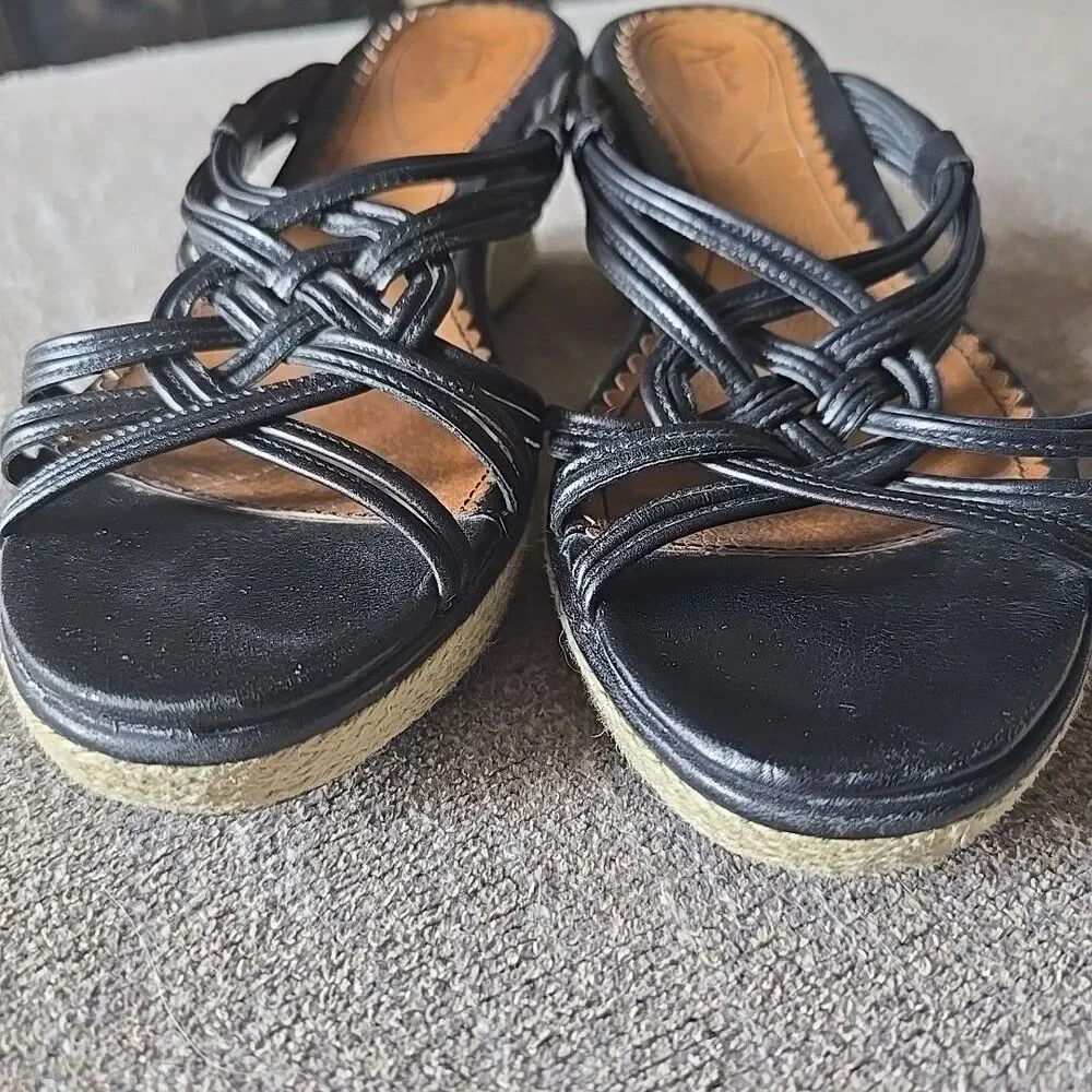 Clarks Artisan Black Leather Wedge Strappy Comfort 87116 Womens Size 8 Sandals - Picture 2 of 6
